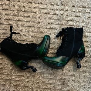 9.5 Oscars worn Fluevogs